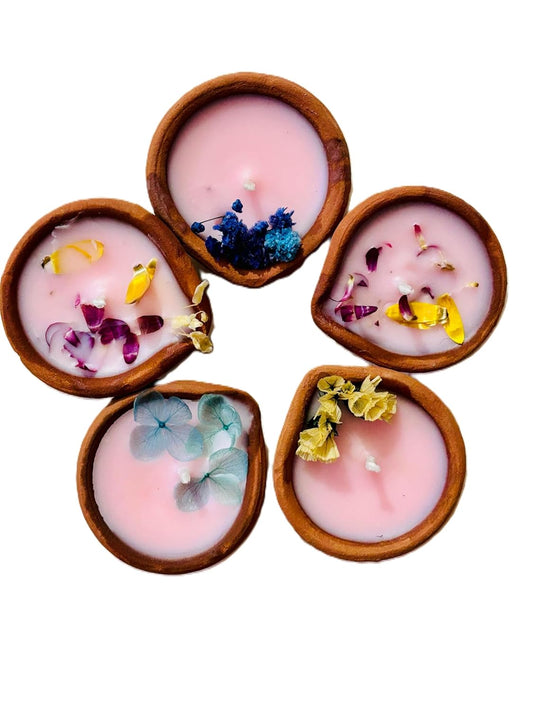 Handmade Scented Diya Candles with Dried Flowers, White Oudh & British Rose Fragrance, Set of 5, Pink Wax in Clay Diyas