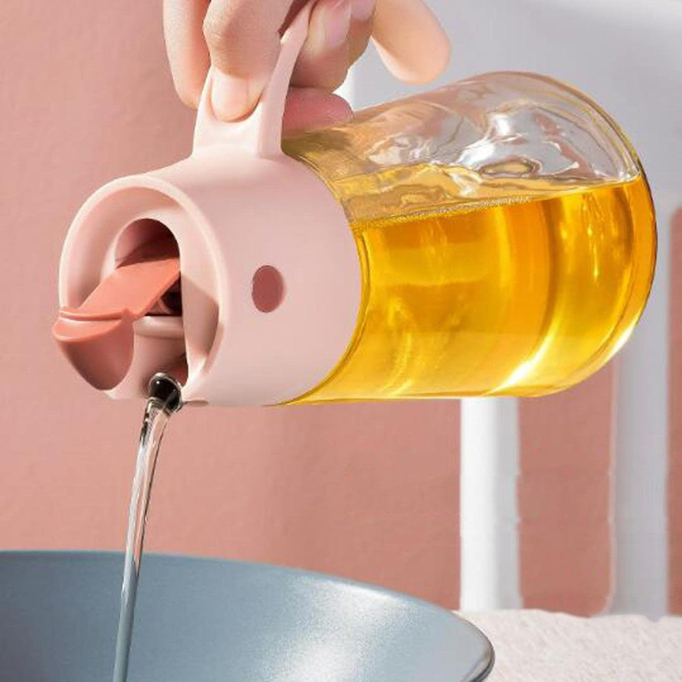 OIL BOTTLE PLASTIC HANDLE 620ML