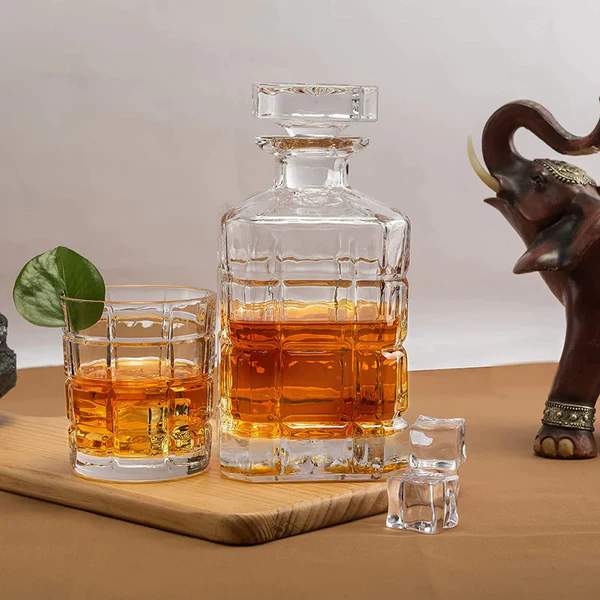 4 Square Engraved Tumblers Whisky Decanter & Glass Set