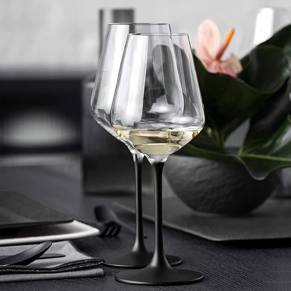 `black crystal wine glass