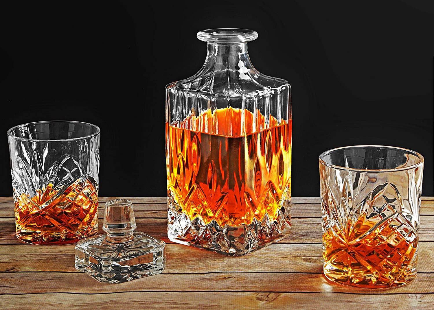 whiskey decanter with stopper